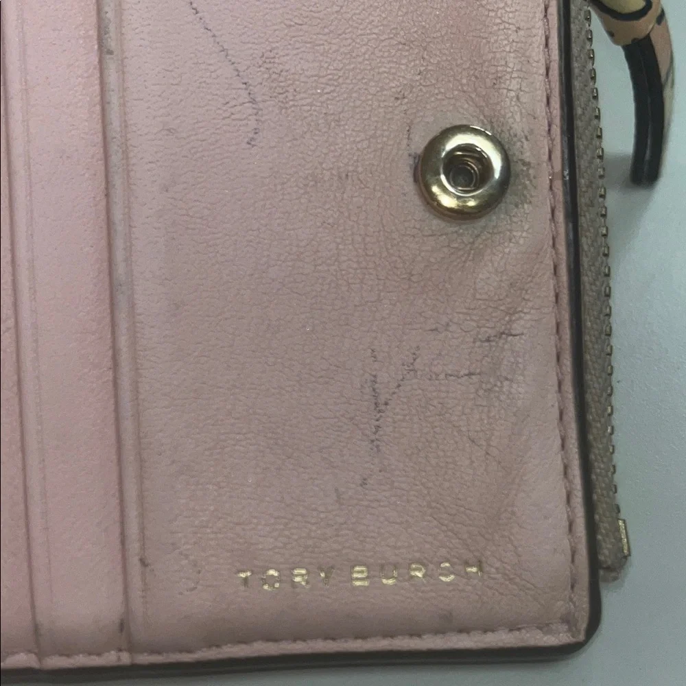 Tory Burch Floral Patterned Wallet in Cream and Peach